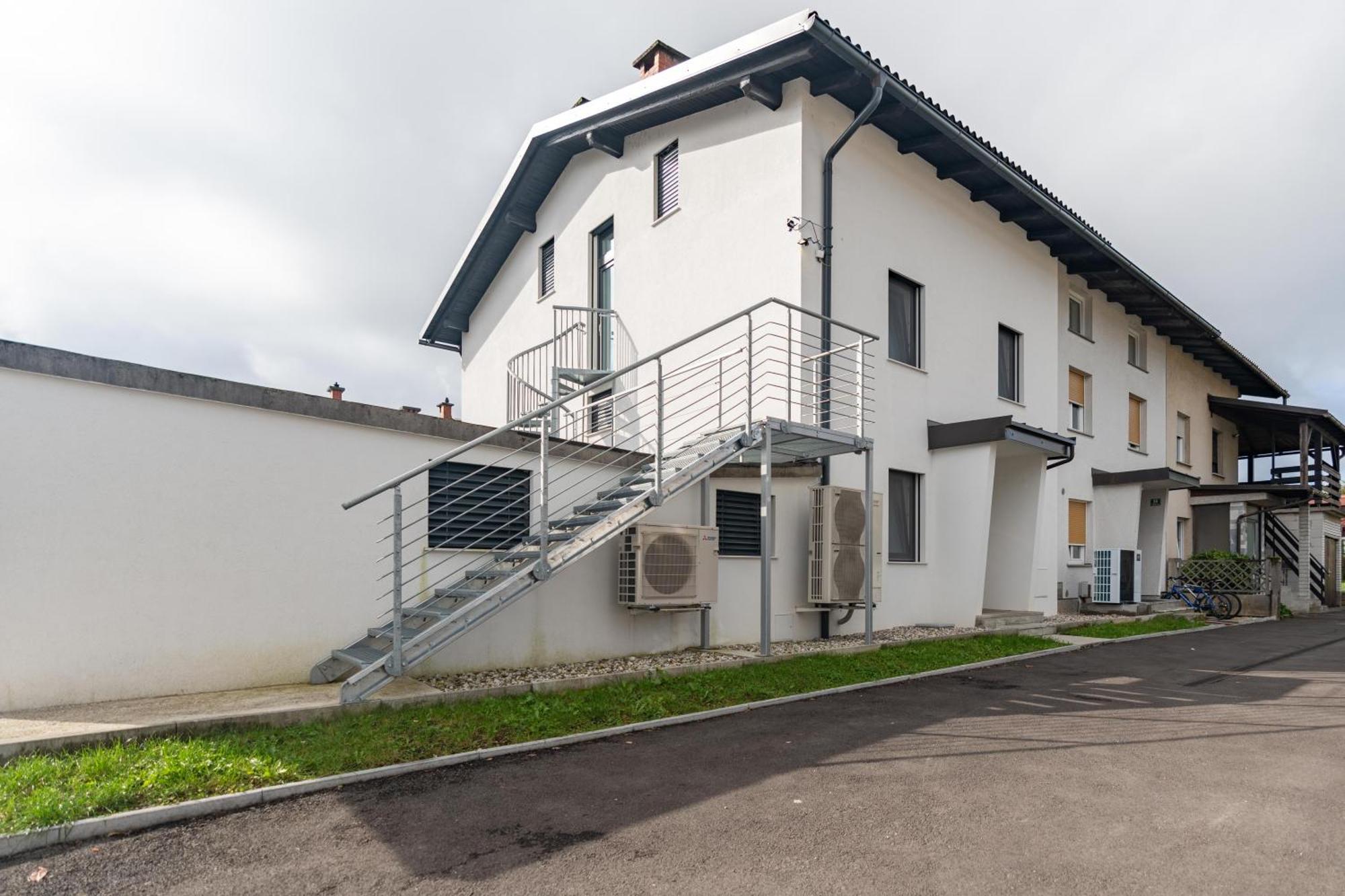 Black & White Apartments Rozna Dolina Laibach Exterior foto